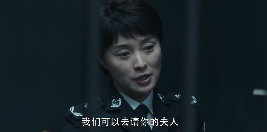 别再怀疑刘奕君了，警局“卧底”另有其人，海报早已说明一切