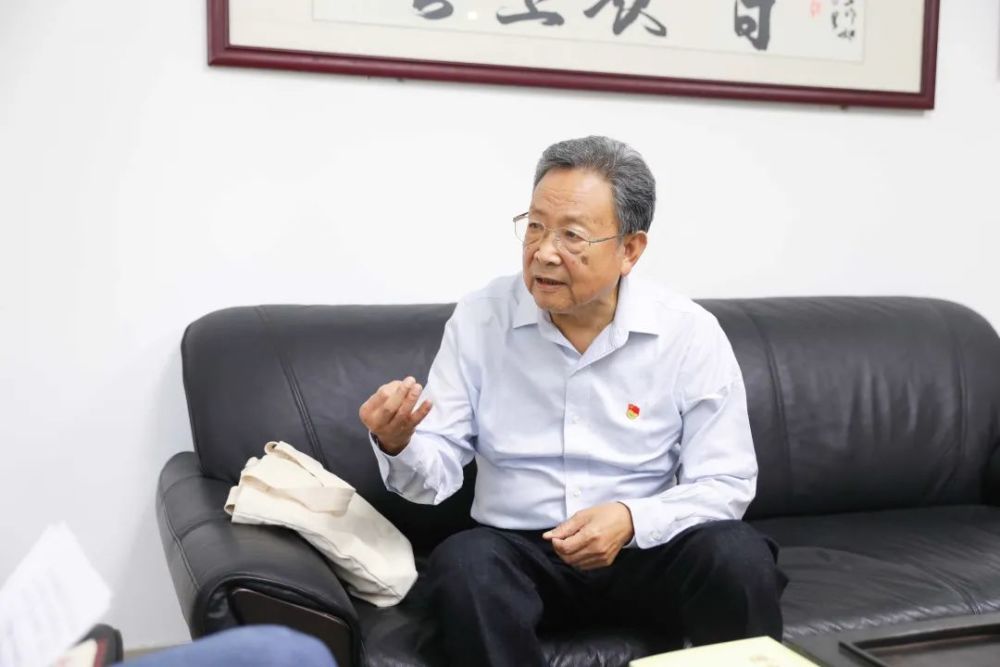 奋斗者说老党员口述史98吴永福挥舞着笔杆子为党敬业奉献