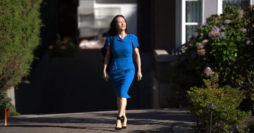 49岁孟晚舟近况让人看心疼,穿珍珠连衣裙难掩老气,发际线后移真像