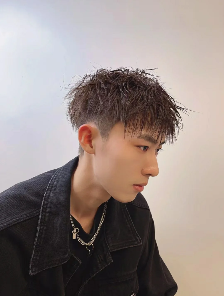 又帅又时尚的男士发型13款,真的不一样,很适合年轻男生