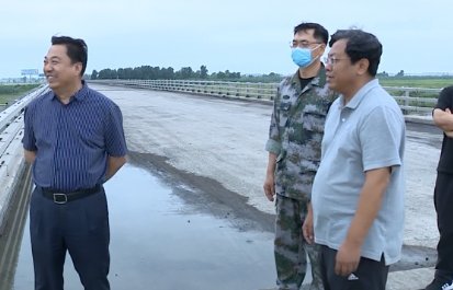 惠安军先后来到三江口镇东辽河大桥,东辽河流域险工