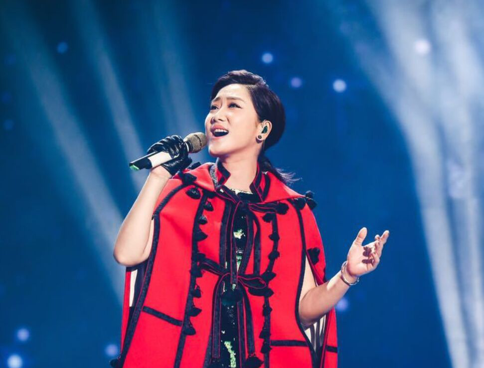 "凤凰传奇"玲花:一个被老公"坑惨"的女艺人!_腾讯新闻