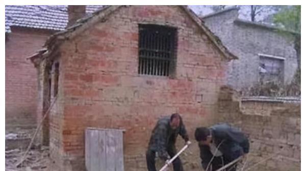 回顾陕西杀人犯龙治民内心扭曲杀人如麻48具尸体上种菜