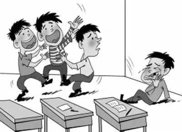 校园打闹致骨折这事应该谁负责