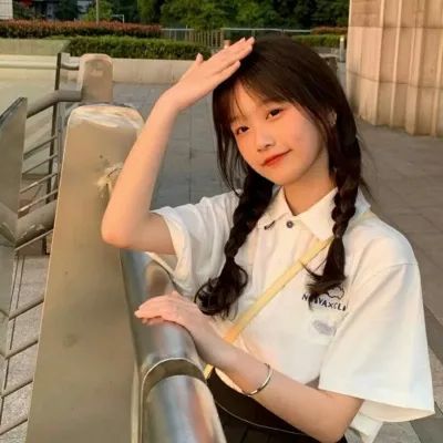 女生头像一个平平无奇的单身小天才
