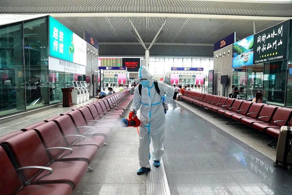 河南疫情之下的火车站都在忙什么