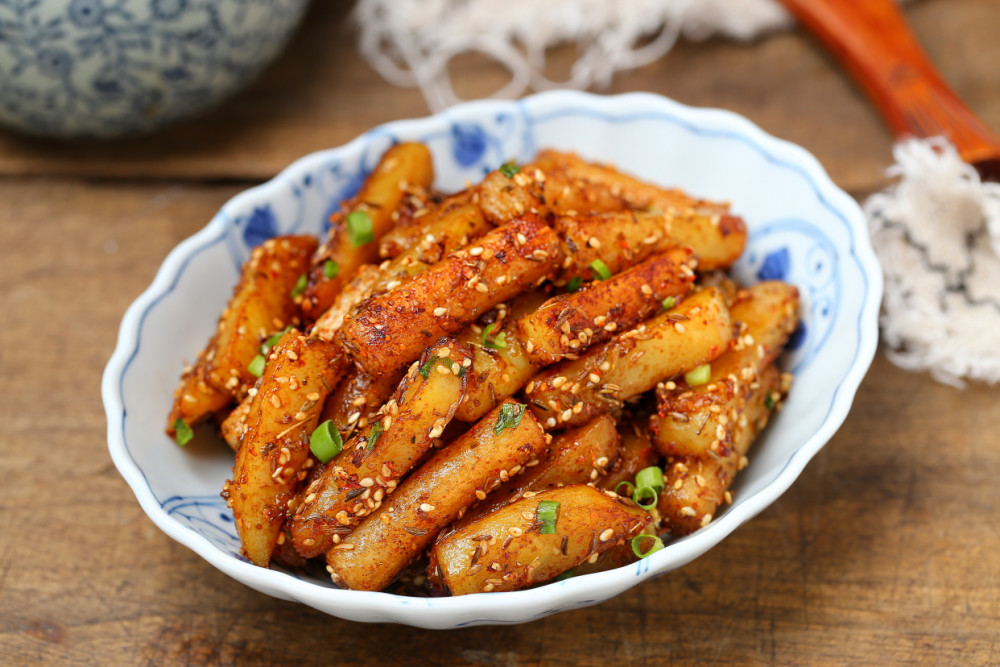 土豆和年糕这样搭配香喷喷比烧烤还过瘾空口就能吃光一盘