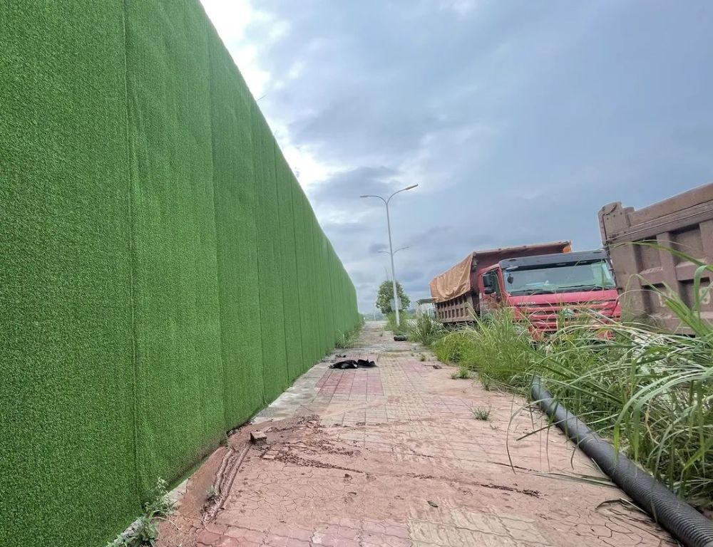 新盘实地走访:上海明泉荆溪项目打围施工,与南充水城一街之隔_腾讯