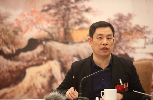 娄底富豪覃九三,身价97.2亿元人民币,位列娄底籍富豪榜第6名