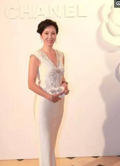 林宁,出身于军人世家,王健林的妻子,林氏投资集团的董事长.