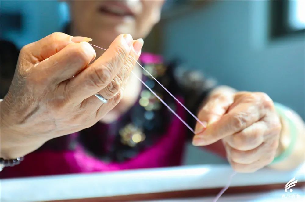 穿针乞巧情浓七夕一针一线刺绣情