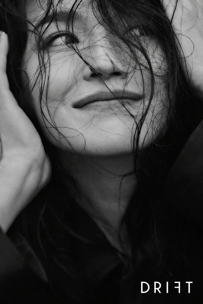 组图女神舒淇黑白风格杂志大片娇憨性感笑靥如花