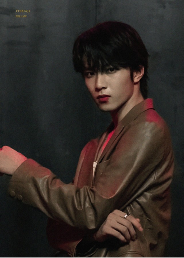 快来跟刘耀文对视吧!文文鲨我!