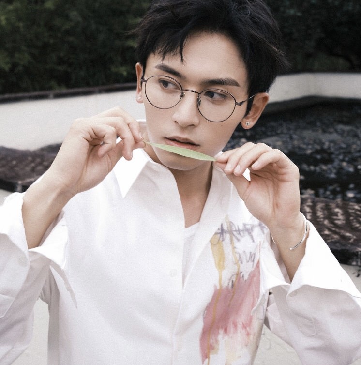 张哲瀚的瓜如暴雨从天而降这位曾经的顶流如今成为人人喊打的过街老鼠