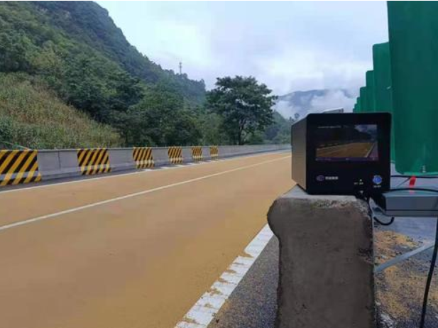 8月19日起隆汉高速峨眉山至峨边段启用移动电子测速设备