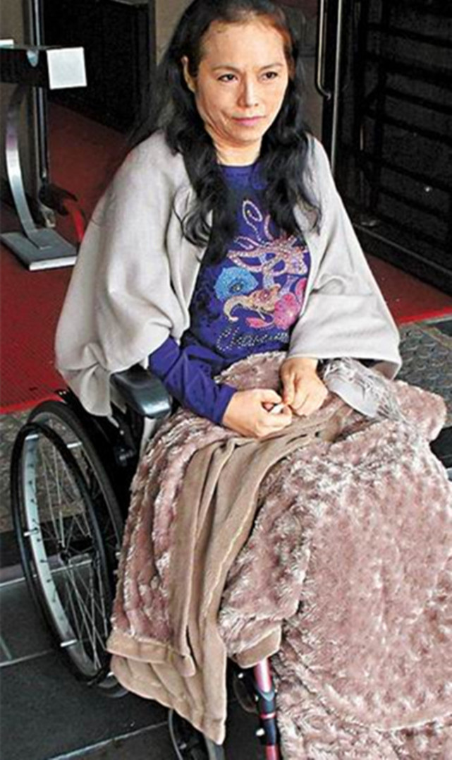 知名歌手李佩菁双脚恢复8成知觉,自信很快就能站起来