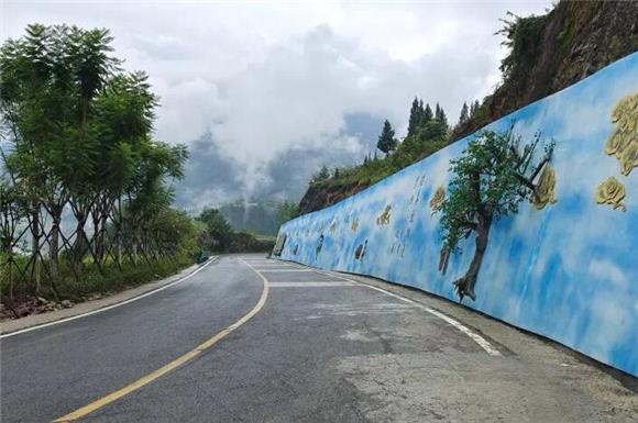 彩绘浮雕.通讯员 陈鹏 摄