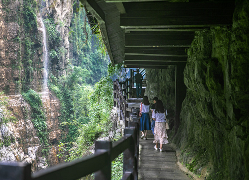 湖北一5a级景区,地跨三省交界处,可与美国科罗拉多大峡谷媲美