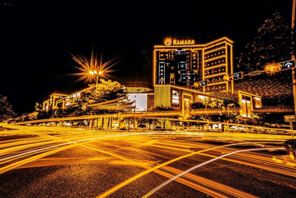 和信广场是狮山标杆性建筑,位于狮山中心城区,是集购物,休闲,娱乐