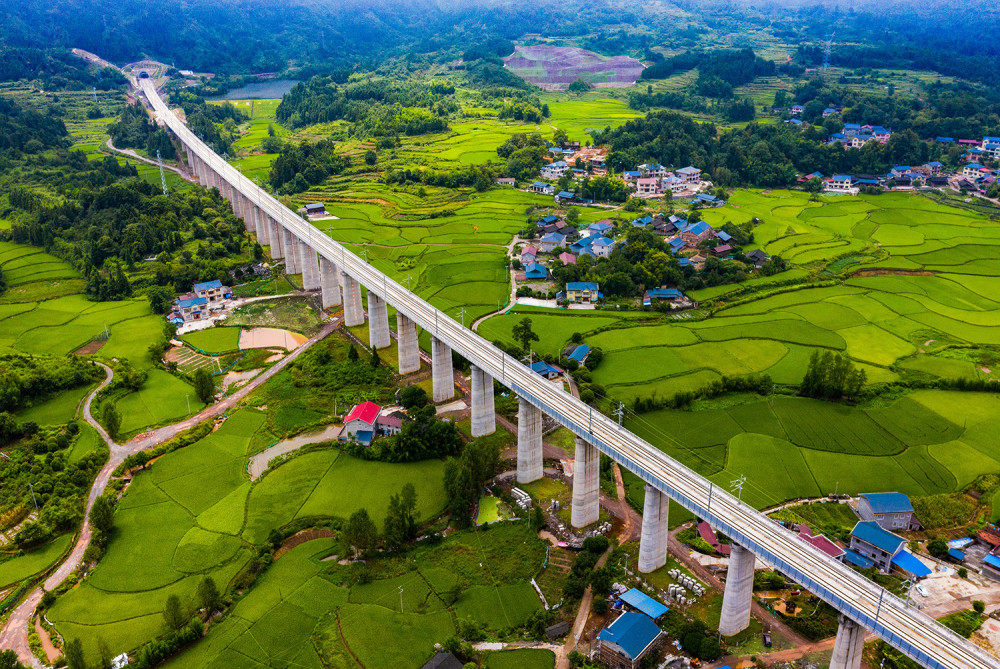 组图|"黄金旅游线"张吉怀高铁进入联调联试,沿途风景超美!