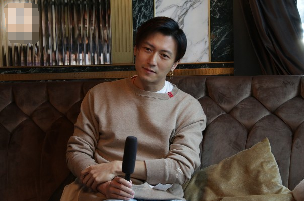 谢霆锋忆恩师陈木胜眼泛泪光,对感情生活闭口不谈?