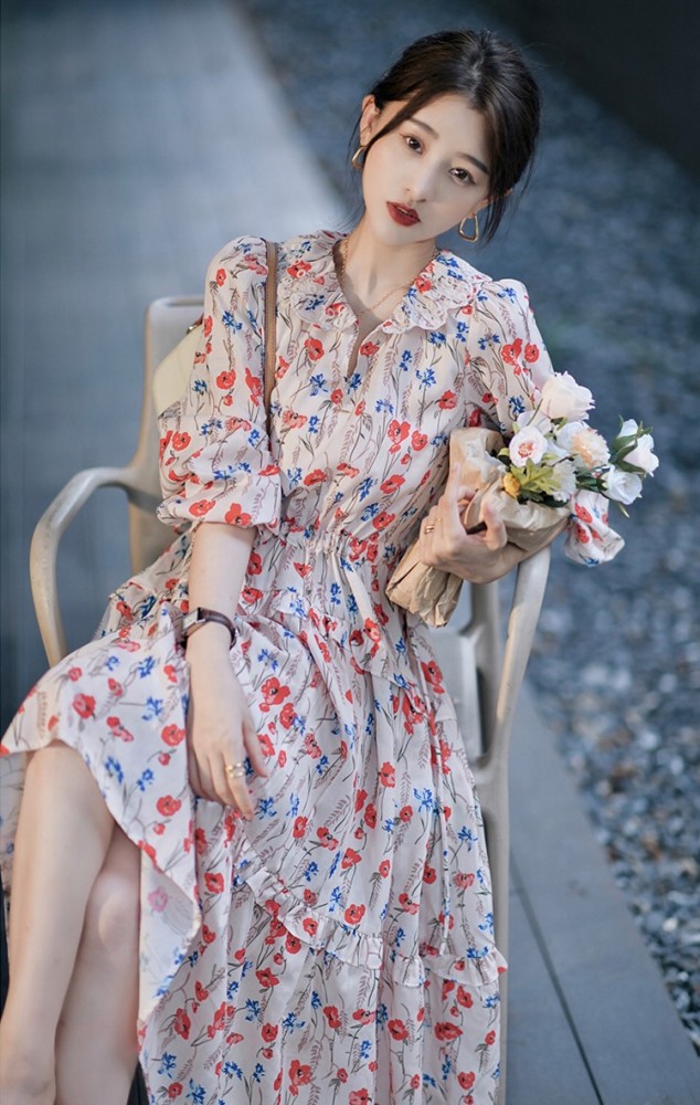 一袭长裙风情万种,只看一眼就让人魂牵梦萦