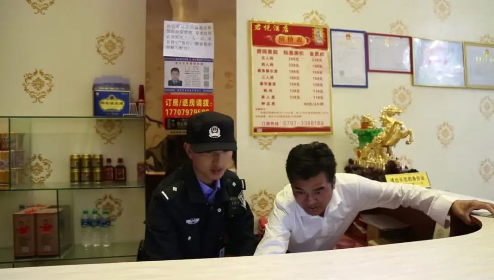 治安民警王海龙: "把你的照片藏在左胸口袋里去执勤,守护万家灯火时