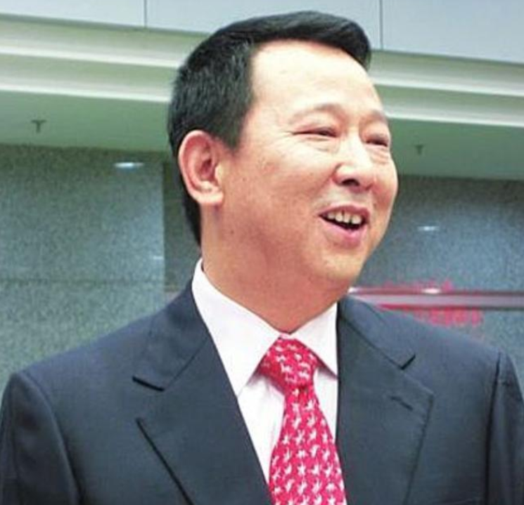 四川首富刘汉,身价400亿,慈善业洗白,落网时武器能装备一个排_腾讯