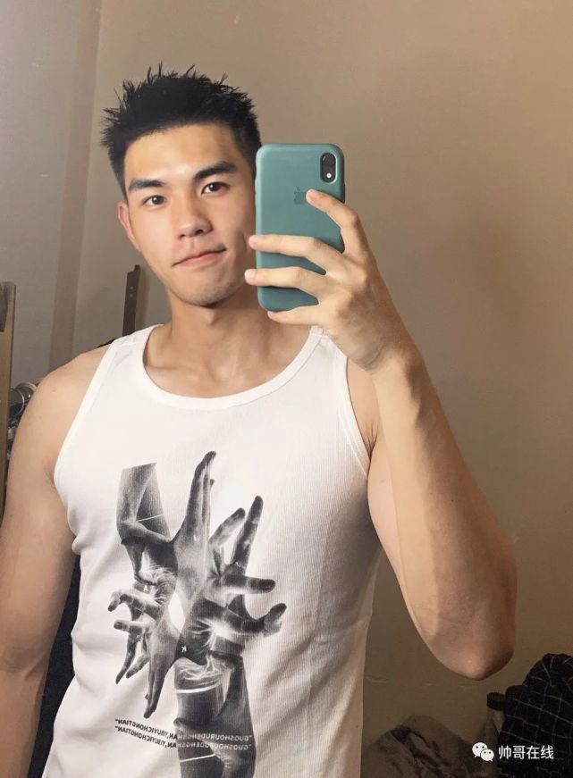 成都超帅寸头肌肉小哥,鲜嫩清爽的男生谁不爱?