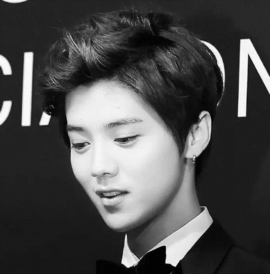 男明星也有美人尖:谢霆锋帅气,许凯显脸小,乔振宇标致_腾讯新闻
