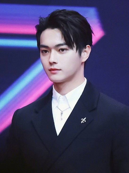 男明星也有美人尖谢霆锋帅气许凯显脸小乔振宇标致