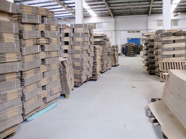 江超现在的纸箱厂