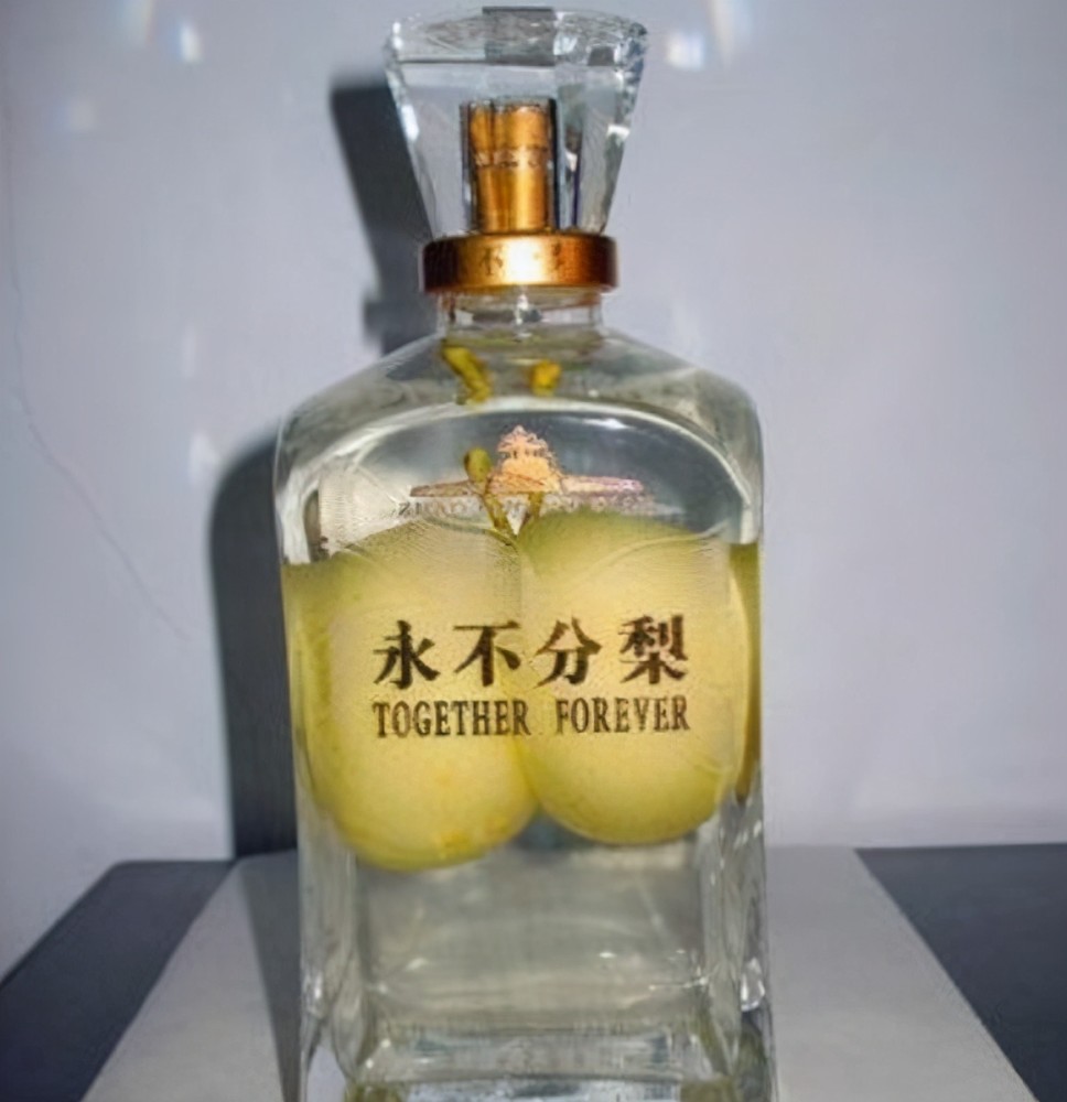 "永不分梨"酒中的梨是怎么装进去的?答案来了,就是这么简单!