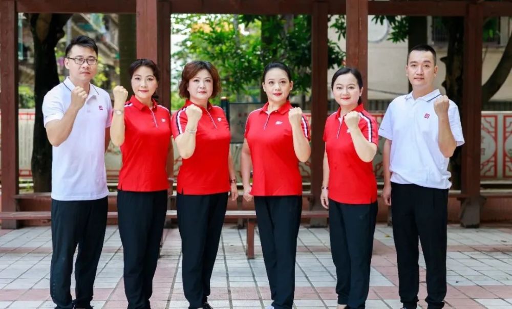 表演:许曼 林庆华 蔡燕玲 余琼莹 徐伟文 谢蓉 伴奏:杨