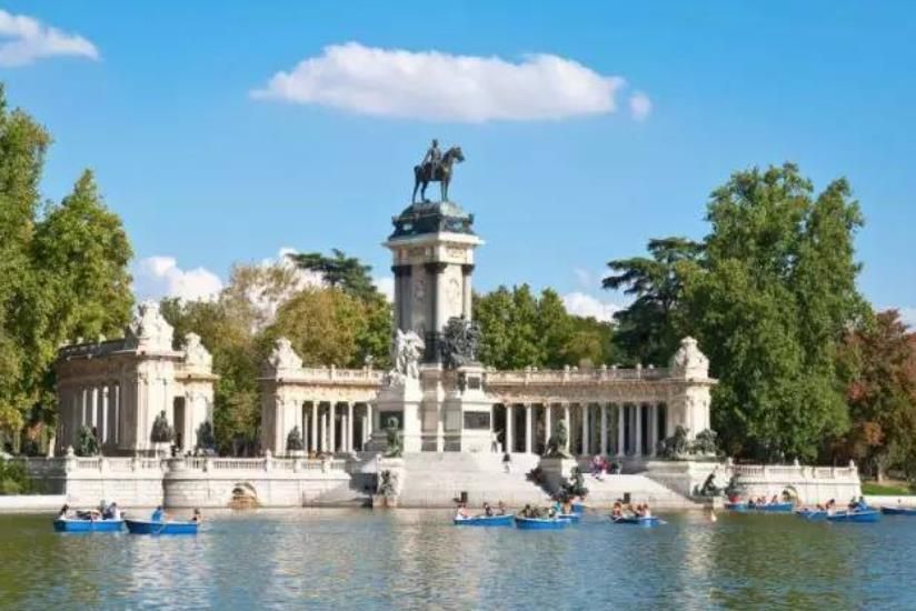 欧洲城市的公园,有一种古典美和生态美,你看了之后也会喜欢的