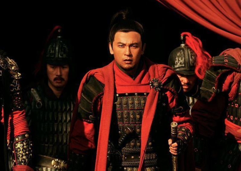 (杨再兴剧照)原著道:"杨铁心在这杆枪下曾苦下幼功,深得祖传技艺.