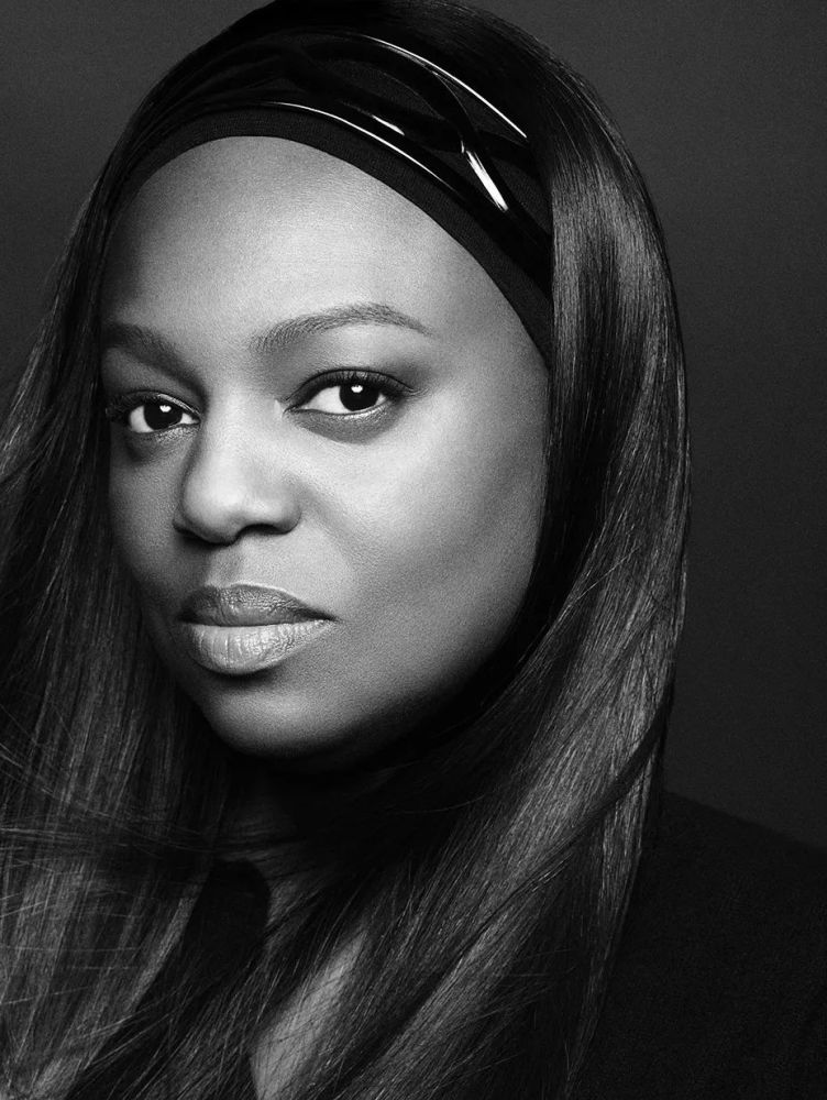 pat mcgrath可谓是当今世界的顶级彩妆大师,《纽约客》称她为"时尚界