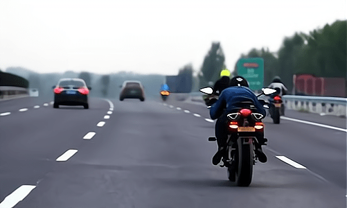 赵本山的爱徒张小光,驾驶三十万的摩托,为逃高速费,失去了生命