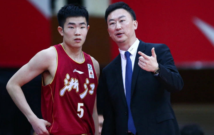 王治郅到浙江男篮当助理教练，主教练刘维伟会不会快下课了？