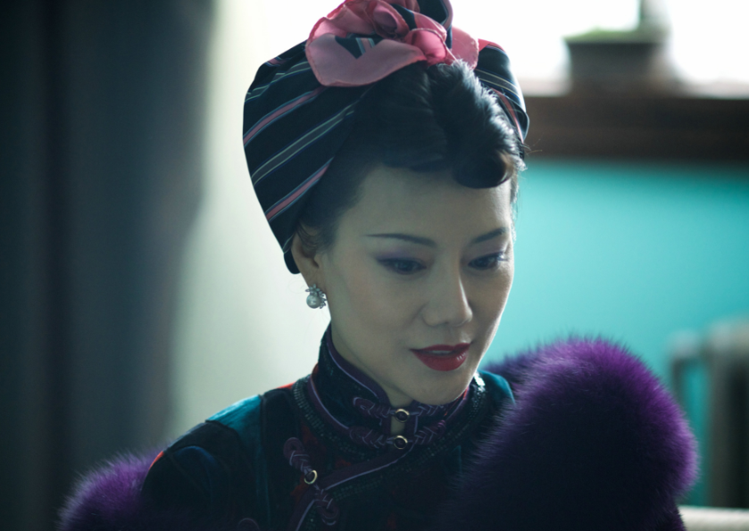 扮演薛梅的演员名叫曹艳艳,毕业于上戏,是李冰冰和任泉的同学,和老戏