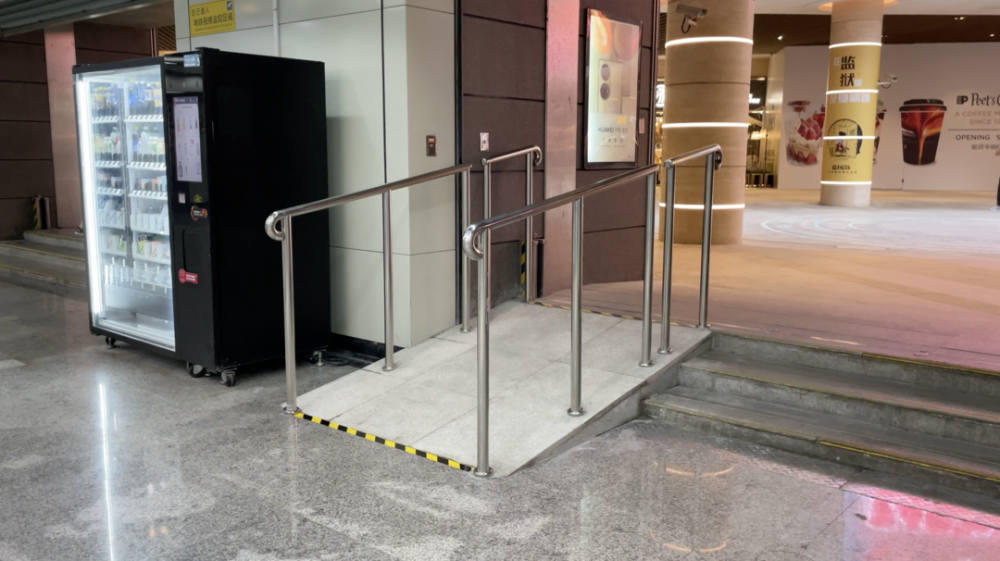 上海的"暖",从地铁站一个小小坡道开始_腾讯新闻