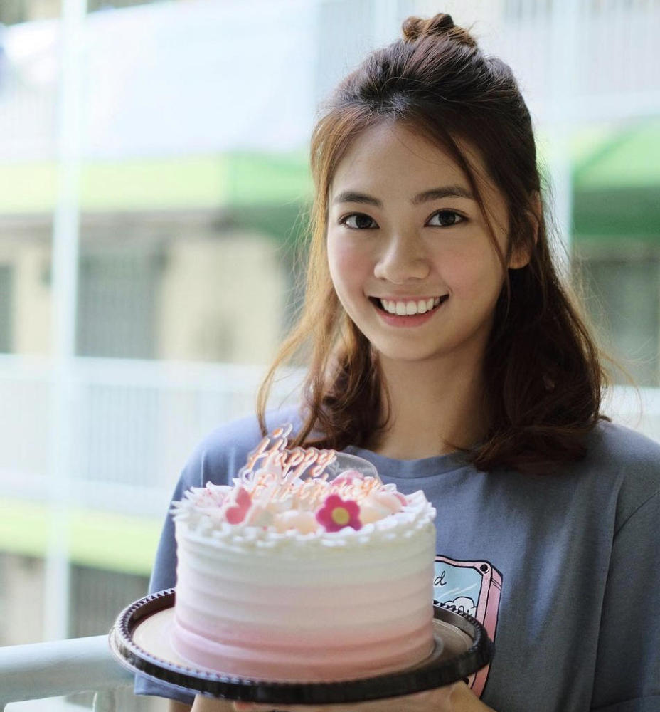 力捧新人21岁游嘉欣正式做女一入行仅3年多部剧集表现出色