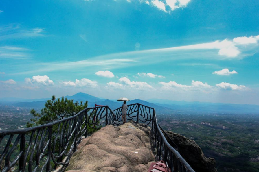 湖南的"奇峰峻山",景色堪称长沙第一险,有"小华山"的美誉