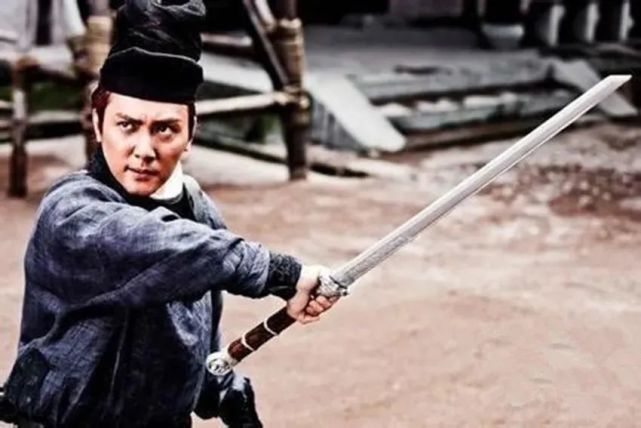 尉迟真金手中的极品宝刀精美霸气的大夏龙雀刀