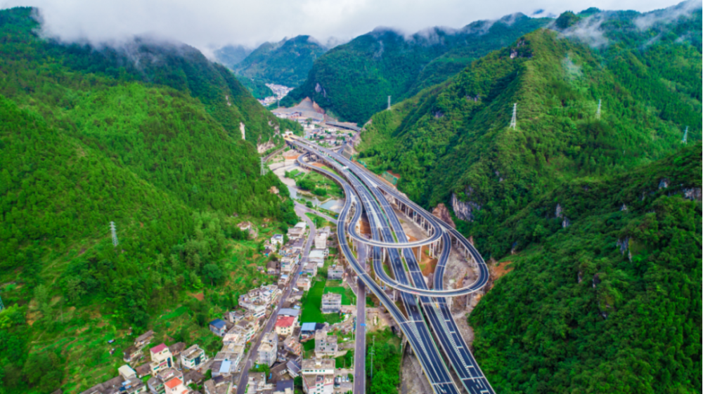 秀印高速贵州段今日通车直接辐射近15万人