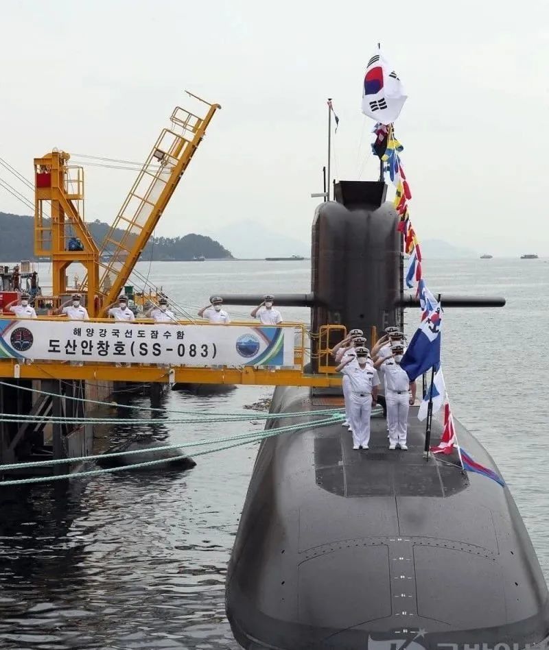 韩国3000吨级弹道导弹潜艇服役,武备全面性能不俗