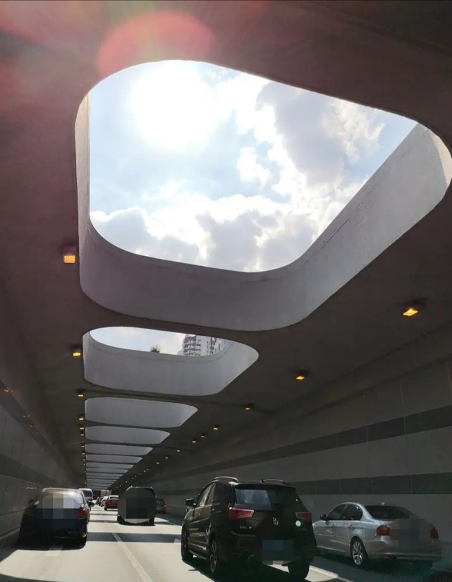 8亿,广州最美隧道公路,堪称一景,网友:挖了个寂寞