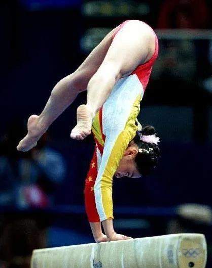 刘璇的故事:体操皇后,22岁退役嫁入豪门,挺孕肚劈叉惊呆网友!