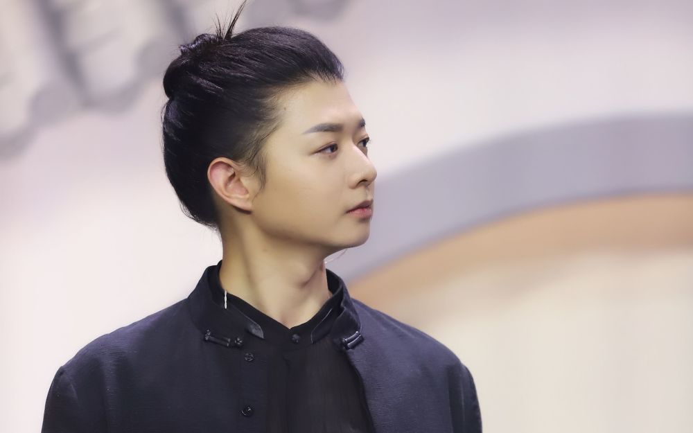 我看完霍尊的聊天记录以后霍尊就发文告别了演艺工作我想到了几个问题