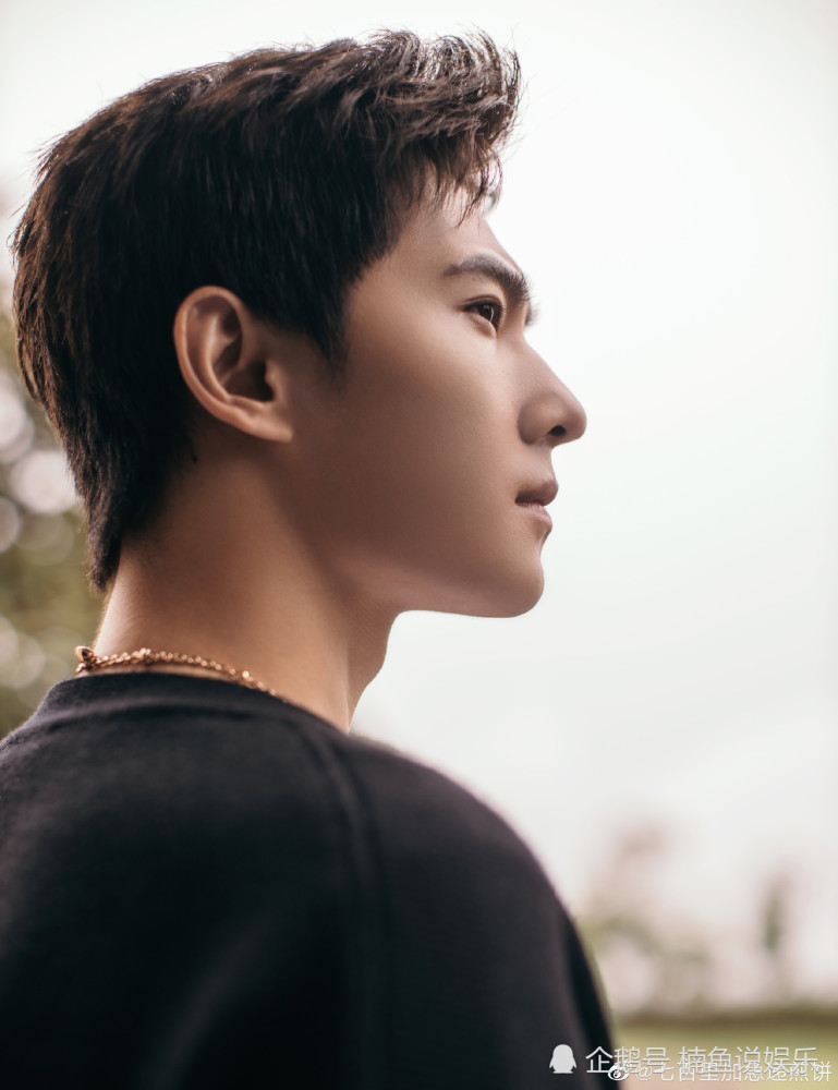 杨洋戴上眼镜疯狂放电五官精致棱角分明七夕男友造型太上头